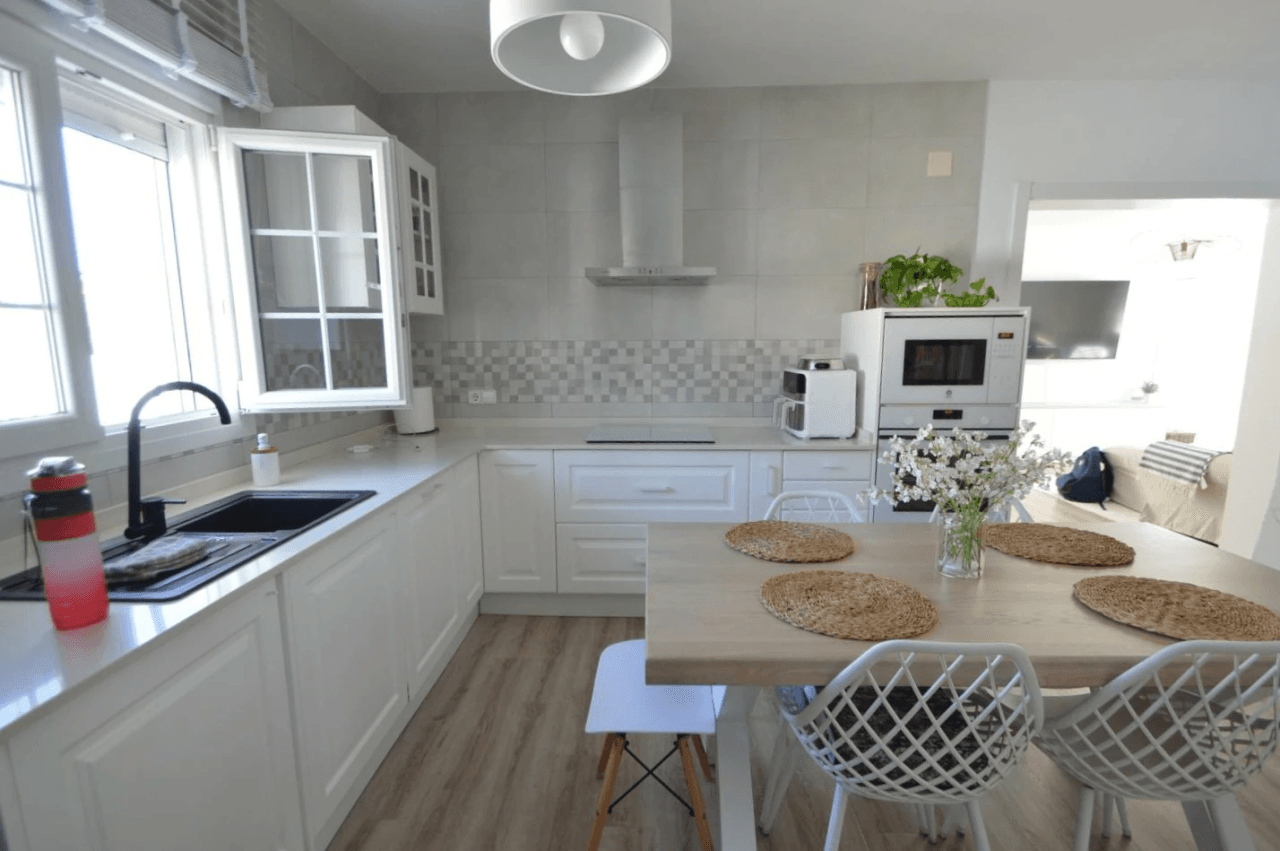 Chalet en venta en Vinaròs con 4 dormitorios y piscina.