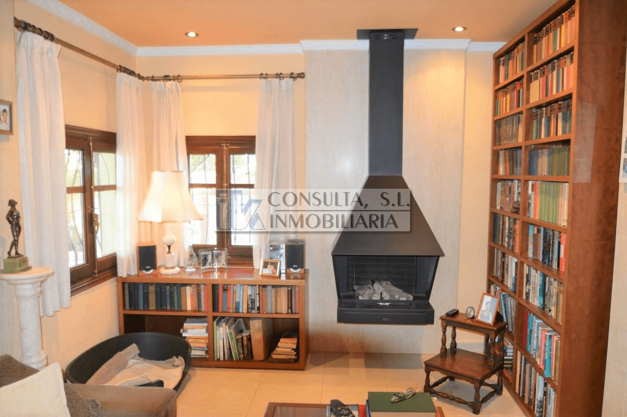 Finca en venta en Vinaròs con chalet y piscina.