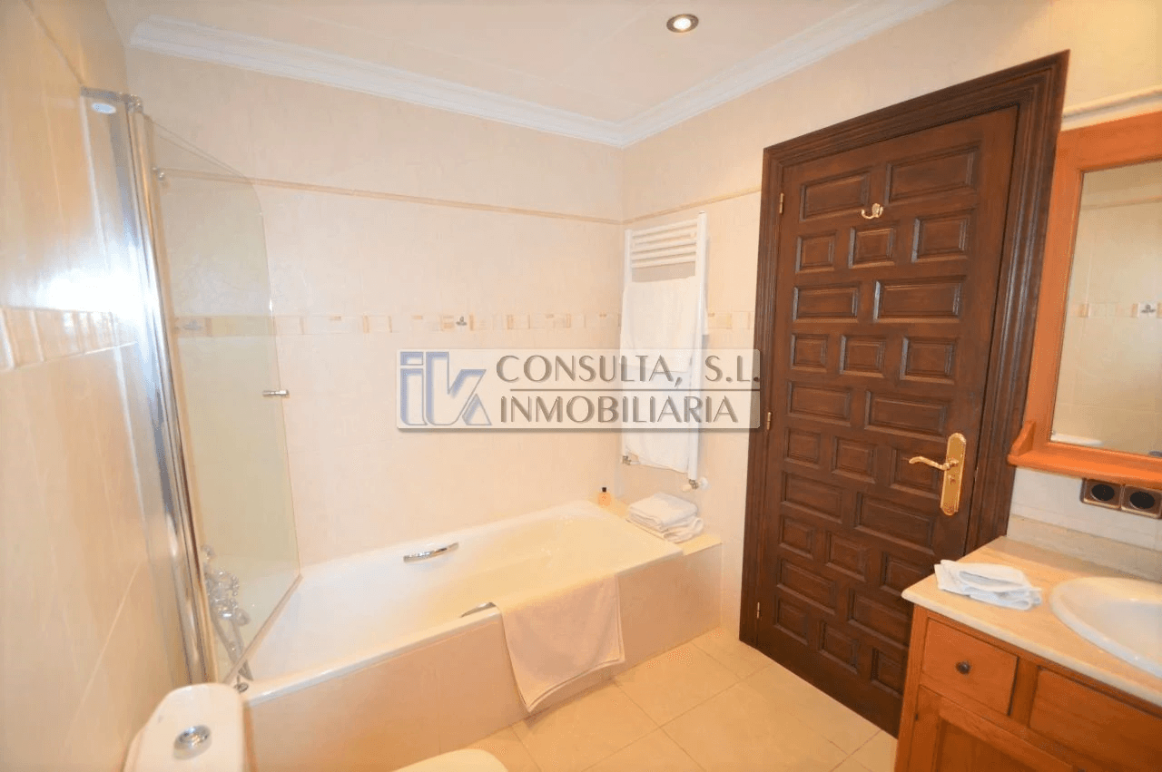 Finca en venta en Vinaròs con chalet y piscina.
