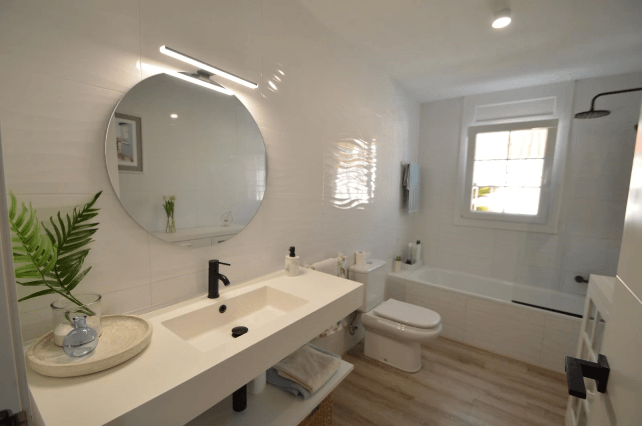 Chalet en venta en Vinaròs con 4 dormitorios y piscina.