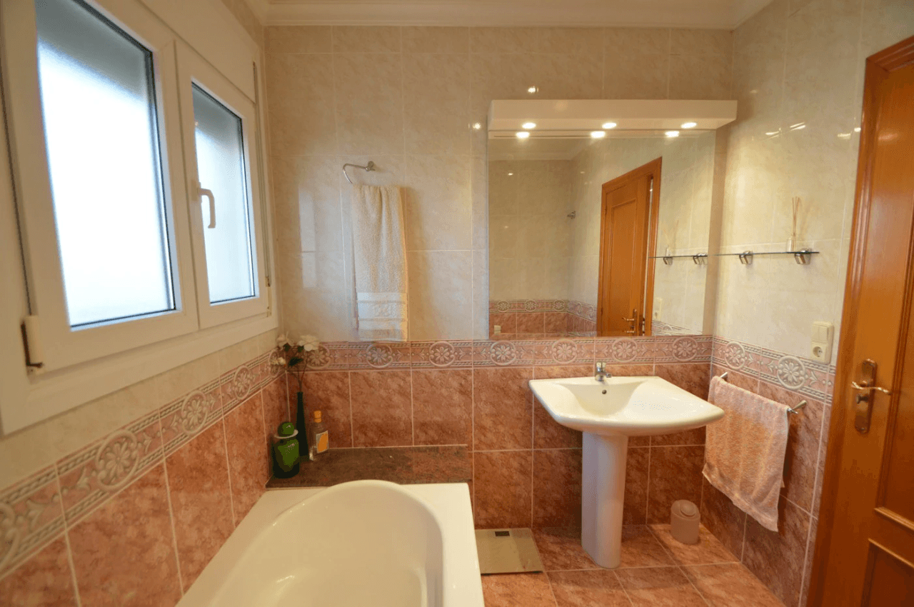 EN VENTA, ELEGANTE VILLA EN LA COSTA SUR DE VINARÒS