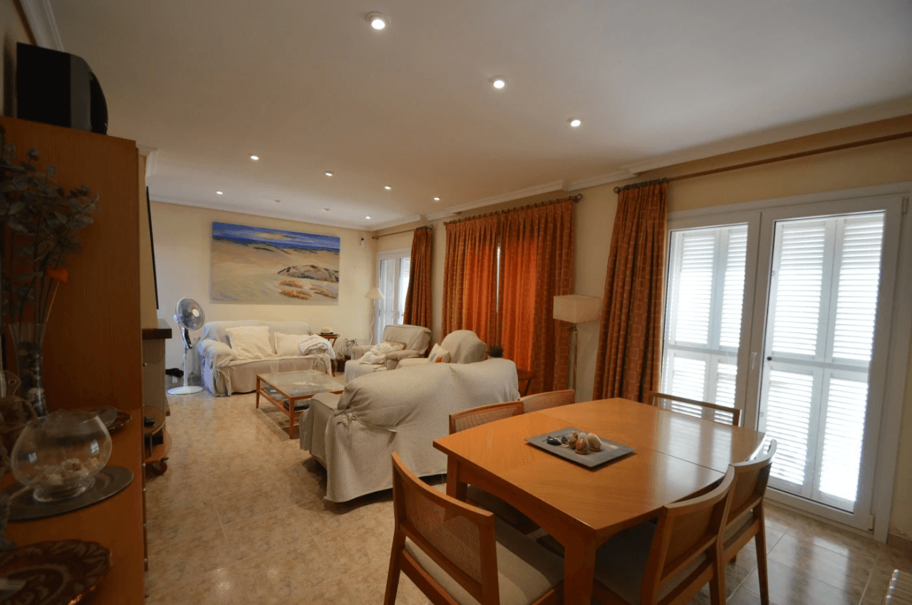 EN VENTA, ELEGANTE VILLA EN LA COSTA SUR DE VINARÒS