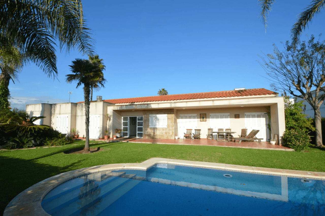 EN VENTA, ELEGANTE VILLA EN LA COSTA SUR DE VINARÒS