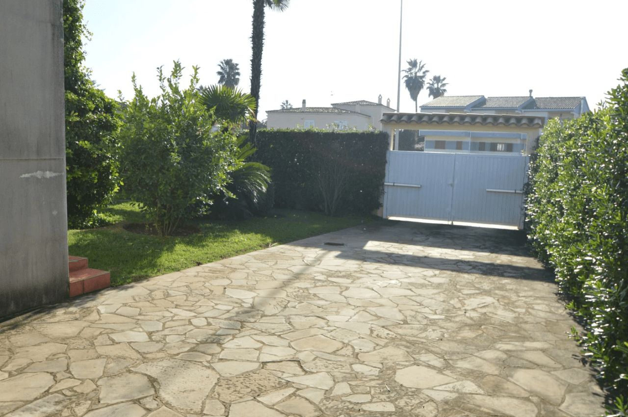 EN VENTA, ELEGANTE VILLA EN LA COSTA SUR DE VINARÒS