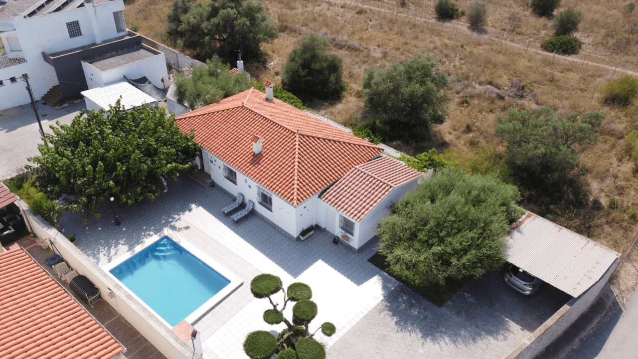 Chalet en venta en Vinaròs con piscina y jardín, 3 habitaciones